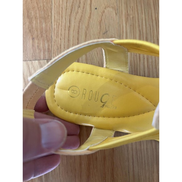 Rouge Shoes Womens Size 8 Yellow Sandals Comfort Flat Strappy Toe Loop Summer - Picture 10 of 11